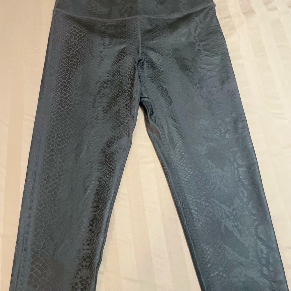 Mono B Charcoal Snake Print Leggings NWOT